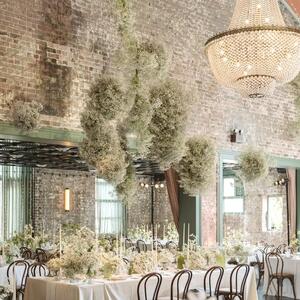 The only clouds we want to see in our sky ☁️☁️ Made entirely from delicate baby's breath, we created these suspended floral arrangements to sit with an ethereal presence above the bridal table. Suspended under a canopy of fairy lights, you can't convince us this isn't a vision of heaven 🌟 

Bride & Groom: Tamar & Adam
Event production & Styling: @bntmanagement 
Florals: @thegroundsfloralsbysilva
Photographer: @amaraweddings_
Venue: @thegrounds // @thegroundsevents

#thegroundsfloralsbysilva