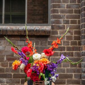 Our Grounds Garden - a burst of colour to brighten the everyday. 

-
-

#flowerbouquet #brightblooms #floraldesign #flowerlover #colourfulflowers #flowerinspo #sydneyflorist #flowershop #thegroundsfloralsbysilva