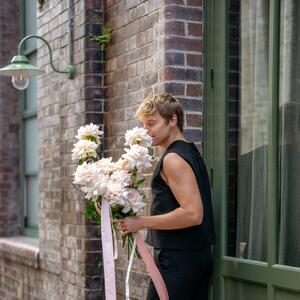 If a face full of roses isn’t the answer, what is? 💖
Visit us in store this Valentine’s day and we’ll design something breathtaking you’ll love giving 💕

#sydneyflorist #valentinesflowers #sydneyflowers #valentinesroses #valentinesday