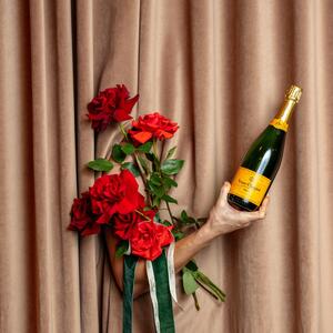 Endlessly elegant and always meaningful. Because some feelings are best given in flowers. Visit us in-store for Valentine’s day ♥️

#sydneyflowers #sydneyflorist #valentinesflowers #valentinesroses #valentinesday