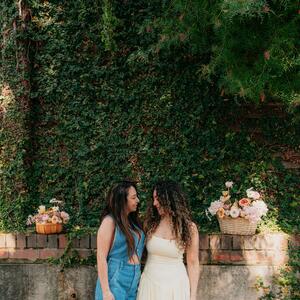 because only flowers (and each other) make us smile like this ☀️

-
-
#thegroundsfloralsbysilva #floristofinstagram #floraldesign #flowershop #flowerlovers #floralstyling #seasonalblooms #boutiqueflorist #floralaesthetic #floristlife #sydneyflorist