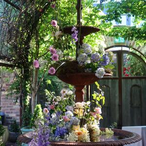 Grand in the details 

-
-
#floraldesign #eventflorals #luxuryflorals #editorialflorals #bridgertoninspired #bloomingdetails #floristlife #floralfountain #bridgertonflorals #floralinstallation