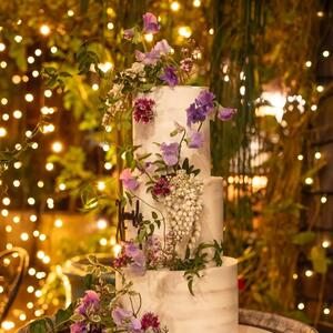 The cake inspo you didn't know you needed 🍰 A spectacular sight within itself, we used the same flowers as the venue arrangement to bring a touch of the installation to this enchanting three-tiered cake. We won't be saying no to seconds...

Florals & Styling: @thegroundsfloralsbysilva
Photography: @moniquethephotographer
Bride & Groom: @joanna.c.10 & @empire_dj_official
Venue: @thegrounds // @thegroundsevents

#TheGroundsFloralsBySilva
