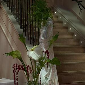 Stairway to heaven for Selina’s wedding reception 

Bride: @selinayoukhanna 
Floral design & Styling: @thegroundsfloralsbysilva 
Venue: @thegroundsevents @thegrounds 

Luxury floral and candle styling for weddings in sydney 
Enquire directly via the link in our bio✨

#sydneyweddingflorist #luxuryweddingflowers #sydneyweddingstyling #sydneyfloraldesigner #thegroundsfloralsbysilva