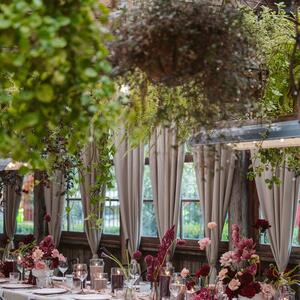 blush, burgundy & bloom

Floral Styling: @thegroundsfloralsbysilva 
Venue & styling: @thegroundsevents @thegrounds 

#floralstyling #sydneyflorist #tablescapedesign #eventflorals #eventstyling #sydneyevents #floraldesign #floralinspo #quietluxury #tablescapestyling #luxuryflorals #thegroundsofalexandria #thegroundsfloralsbysilva